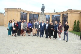 48. Студенты истфака после посещения музейного комплекса Домик Петра в Дербенте