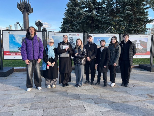 СТУДЕНТЫ ЛАБОРАТОРИИ ИСТОРИИ ДИАСПОР И МИГРАЦИЙ ПОСЕТИЛИ ОТКРЫТИЕ ФЕСТИВАЛЯ ТВОРЧЕСКОЙ ФОТОГРАФИИ «ИСТОРИЯ.РФ»