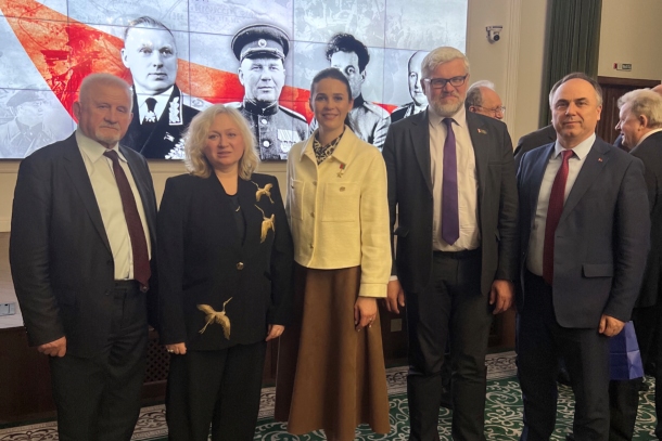 О.В. Солопова и Е.Б. Роева-Мкртчян - участники Российско-белорусского проекта "Четыре фронта – одна Победа" О.В. Солопова и Е.Б. Роева-Мкртчян - участники Российско-белорусского проекта "Четыре фронта – одна Победа"
